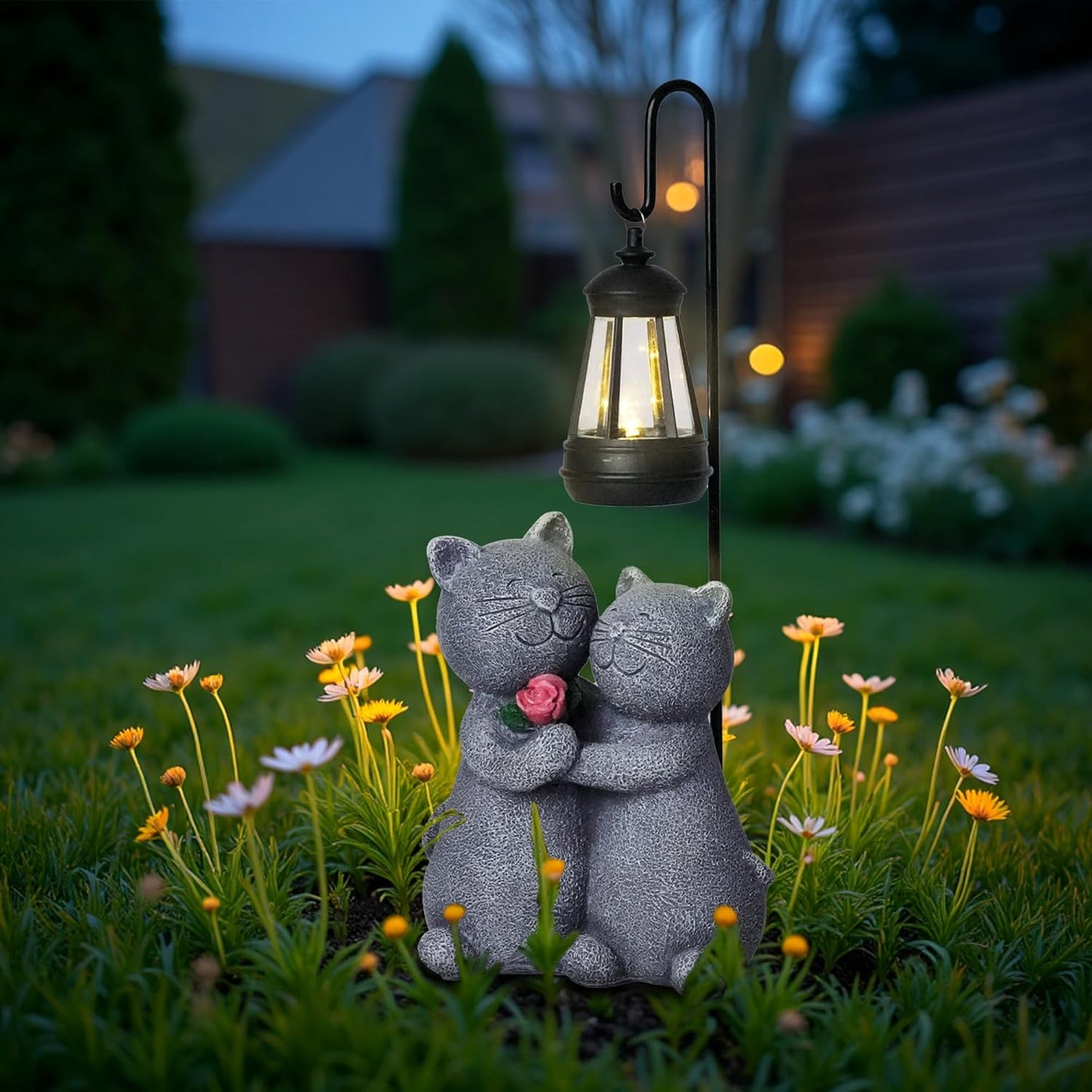 Outdoor Cat Garden Statues with Solar Lantern - Romantic Resin Kitty Couple Holding Rose, Funny Solar Cat Decor Gifts for Women, Cats Figurines for Yard Lawn Porch Patio