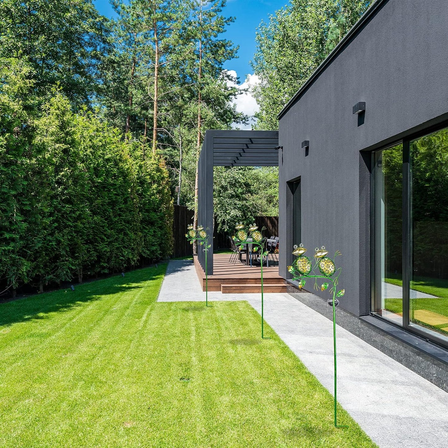 Bshine Outdoor Solar Garden Decorative Frog Lights, Waterproof LED Metal Stake Yard Art for Backyard, Path, Lawn Ornaments for Mom Gifts, Mother's Day Gifts