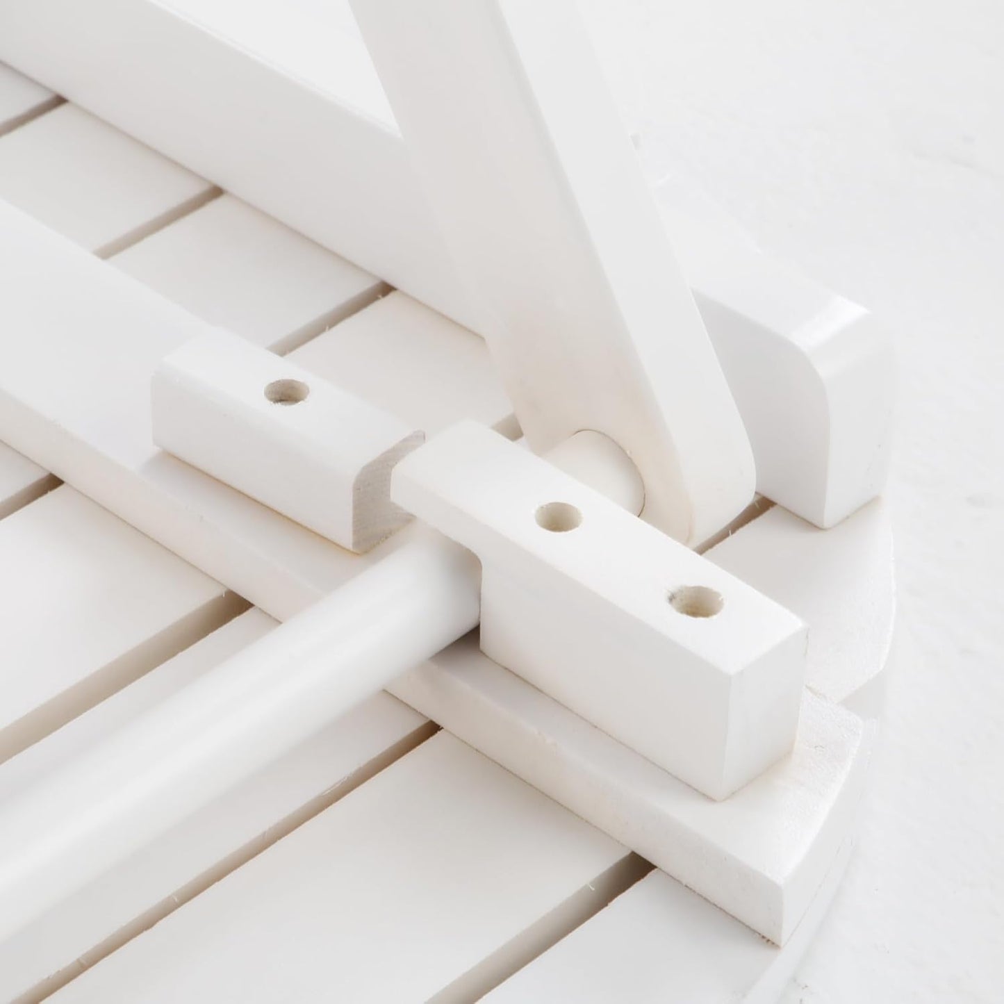 Outdoor Small Round Folding Side Table, Foldable Wooden End Tables for Indoor, Porch, Patio, Camping as Coffee Table or Plant Stand, White ﻿