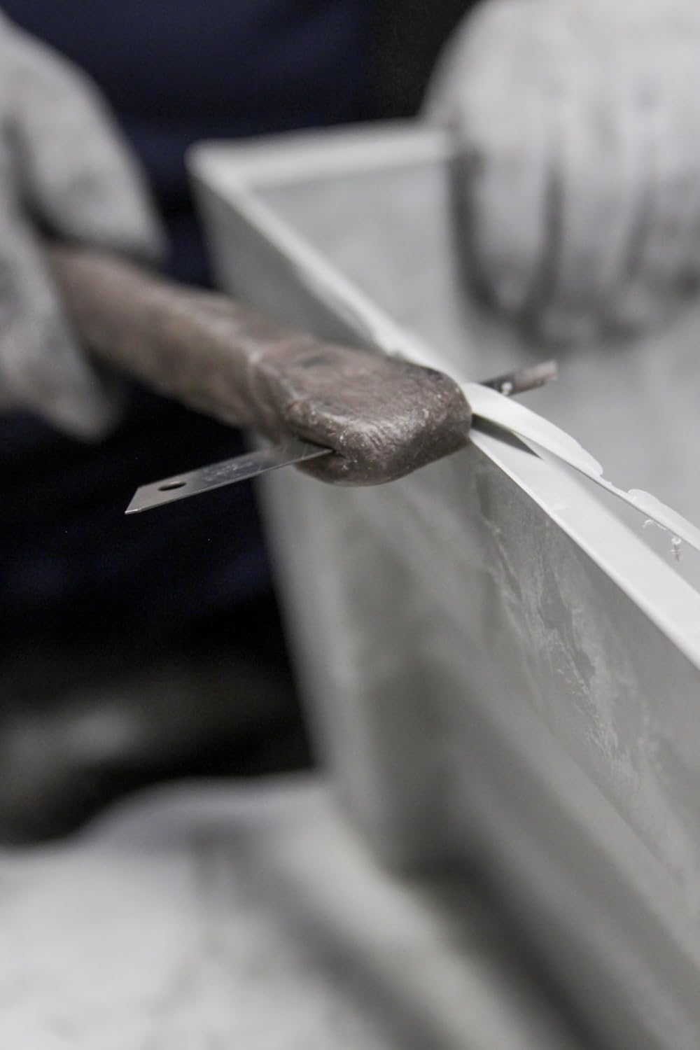 Ecopots Bruges Durable Modern Rectangular Indoor/Outdoor Recycled-Based Composite Flower Pot Planter, White Grey, 31.5"