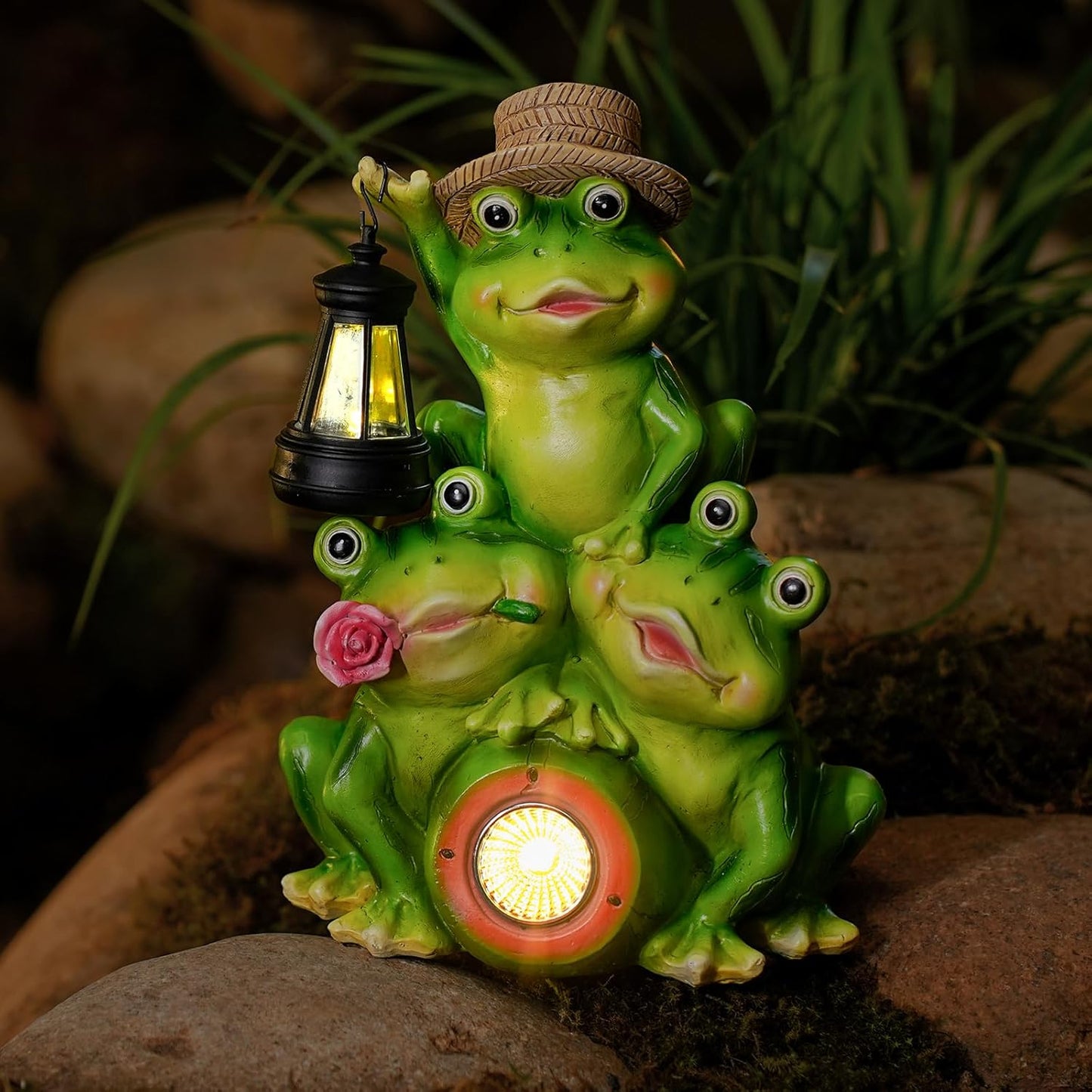 Solar Frog Family Garden Statue Three Frog Figurines with Lantern & LED Light – Cute Solar Yard Decor for Lawn, Patio & Outdoor Pathway – Resin Waterproof Garden Ornament (Family Frogs)