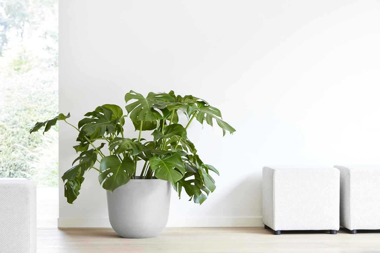 Ecopots Oslo Durable Modern Round Indoor/Outdoor Recycled-Based Composite Flower Pot Planter, White Grey, 17.75"