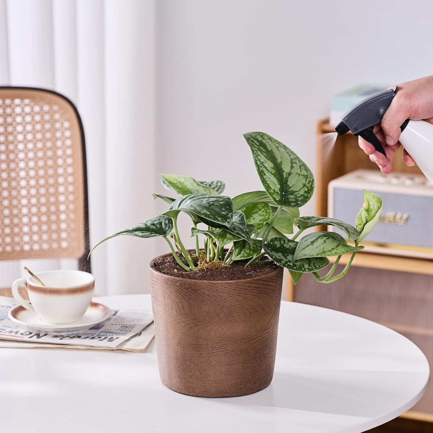 Ekirlin 7 inch Plant Pot, Resin Mahogany Texture Flower Planters with Drain Hole, Removable Rubber Stopper and Non-Slip Soft Pad - for Most Plants and Flowers