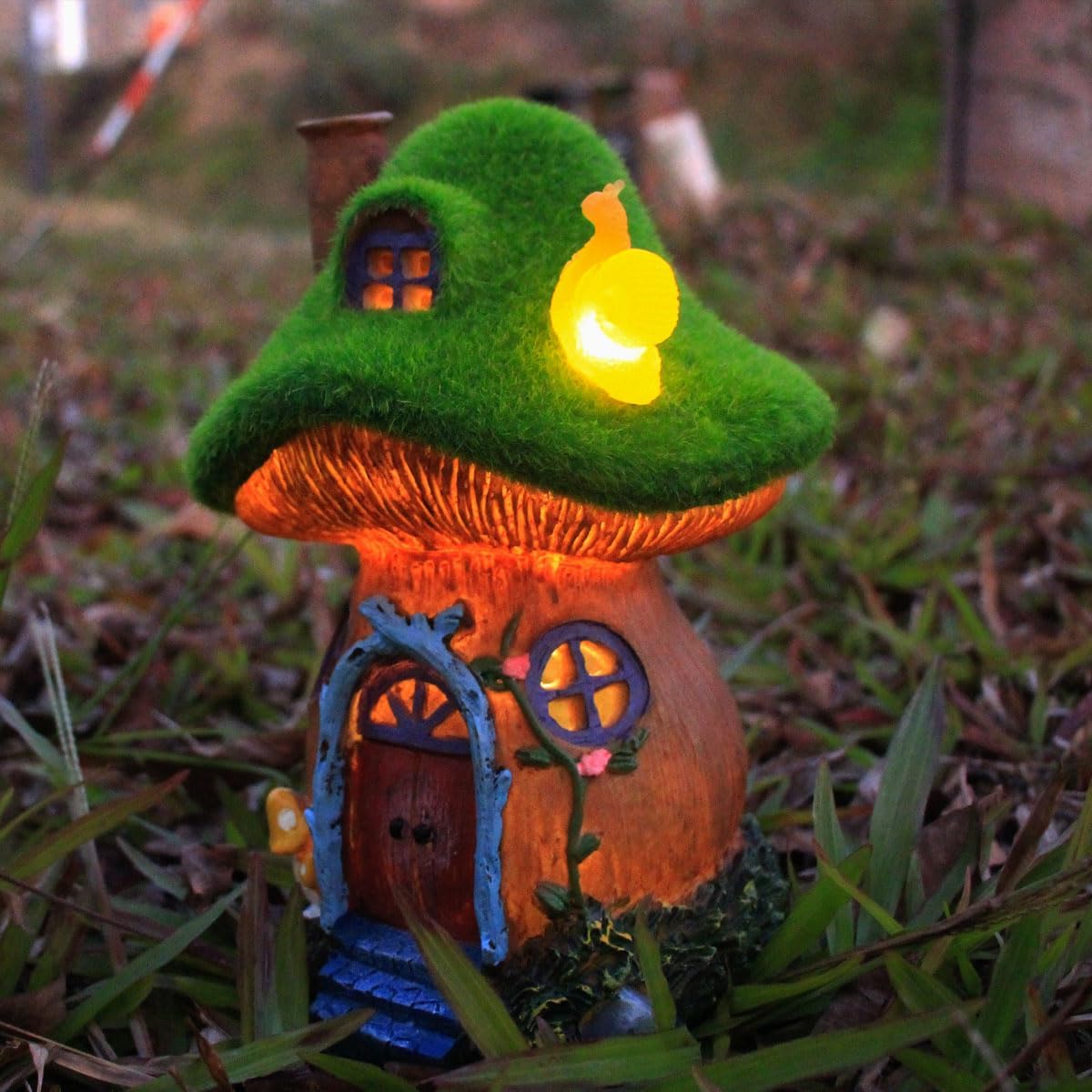 Mushroom Garden Statues,Outdoor Fairy House Figurine with Solar Powered Garden Light, Gifts for Women Mom Grandma Halloween Decor or Yard Decor (Resin)