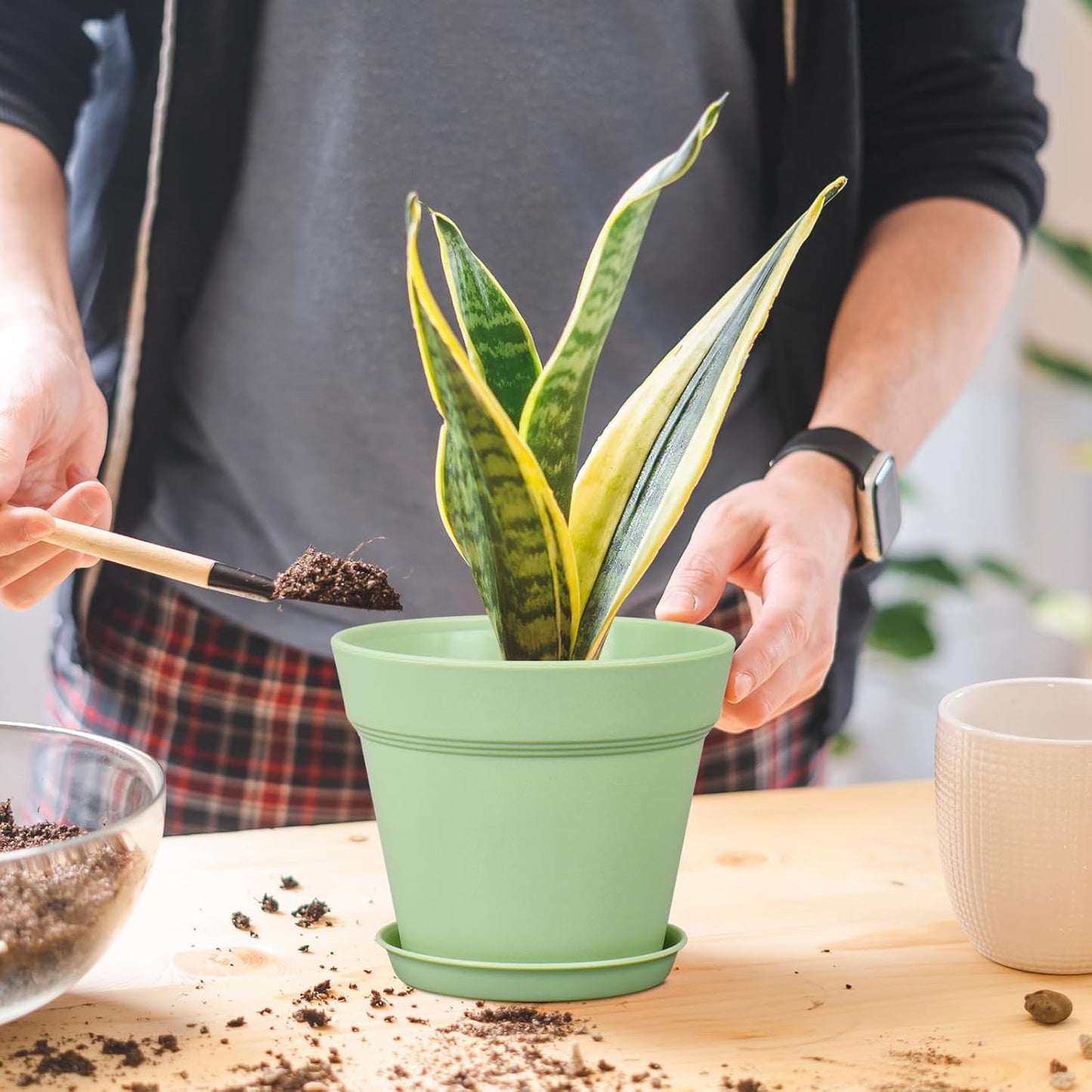 6 inch Plastic Nursery Pots, 16 Pack Plant Pots for Small Indoor Outdoor Plants, Flower Pots with Drainage Holes and Saucers, Decorative Seeding Starter Planters for Houseplants, Green