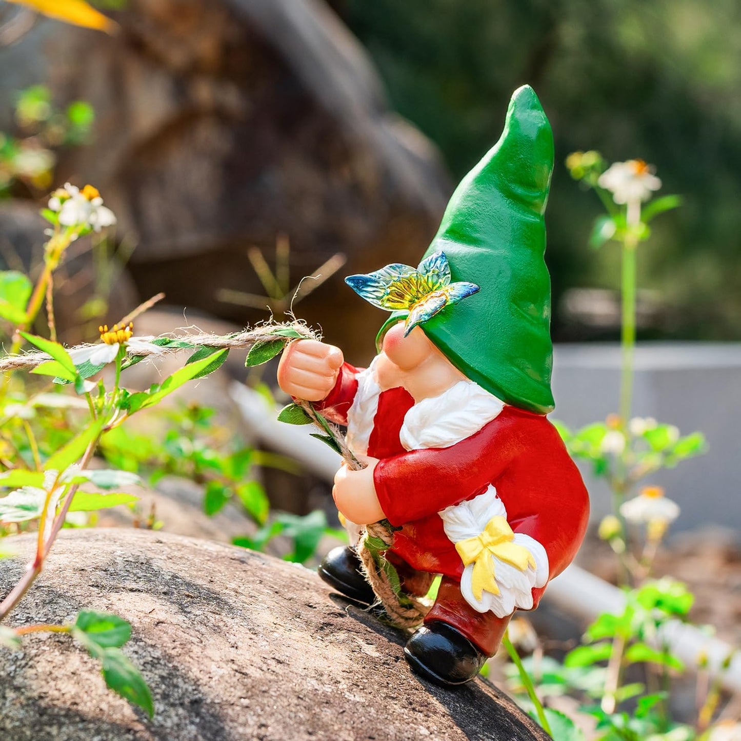 Hanging Gnome Garden Statue Climbing Garden Gnomes Lady with Butterfly Decoration Tree Hugger for Outdoor Lawn Home Patio Yard Birthday Christmas Gardening Gifts for Mom Women