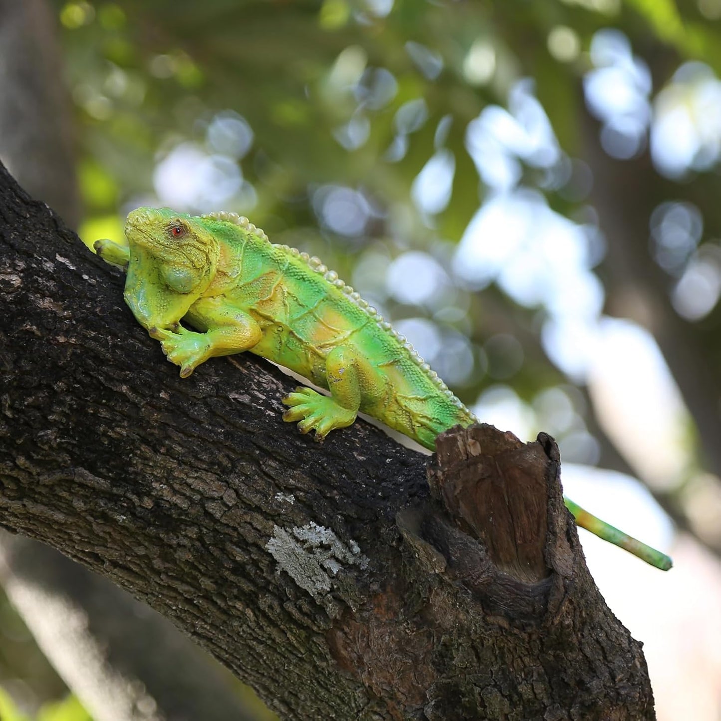 Garden Lizard Statue Simulation Lizard Statue Decorative Resin Animal Sculpture Outdoor Garden Yard Lawn Art Deco Gift 10.24 inch Hand Painted