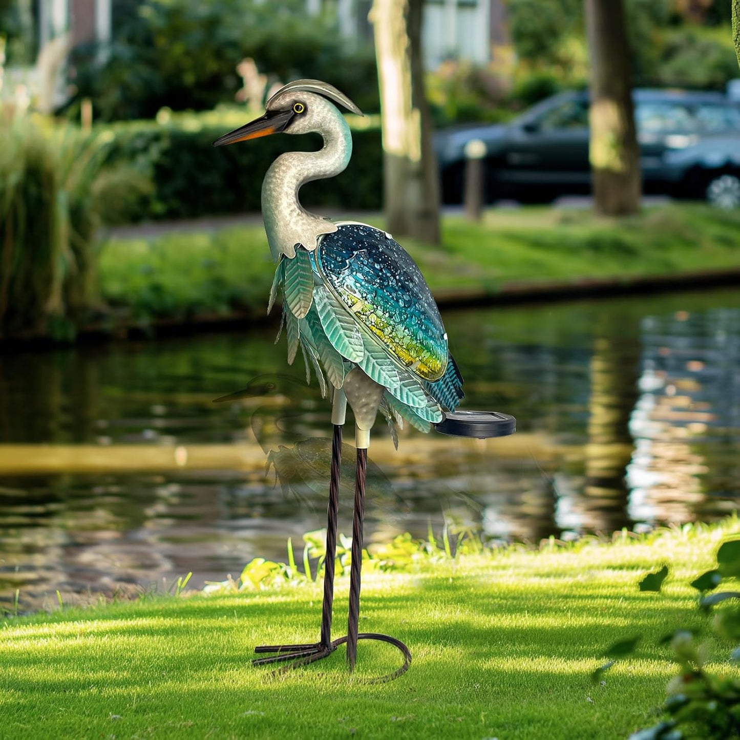 HONGLAND Solar Heron Metal Crane Statue Garden Heron Sculpture, Glass Outdoor Crane Yard Art Coastal Ocean Bird Decor 24 Inch Lawn Ornament for Backyard Porch Patio Decor（Green）