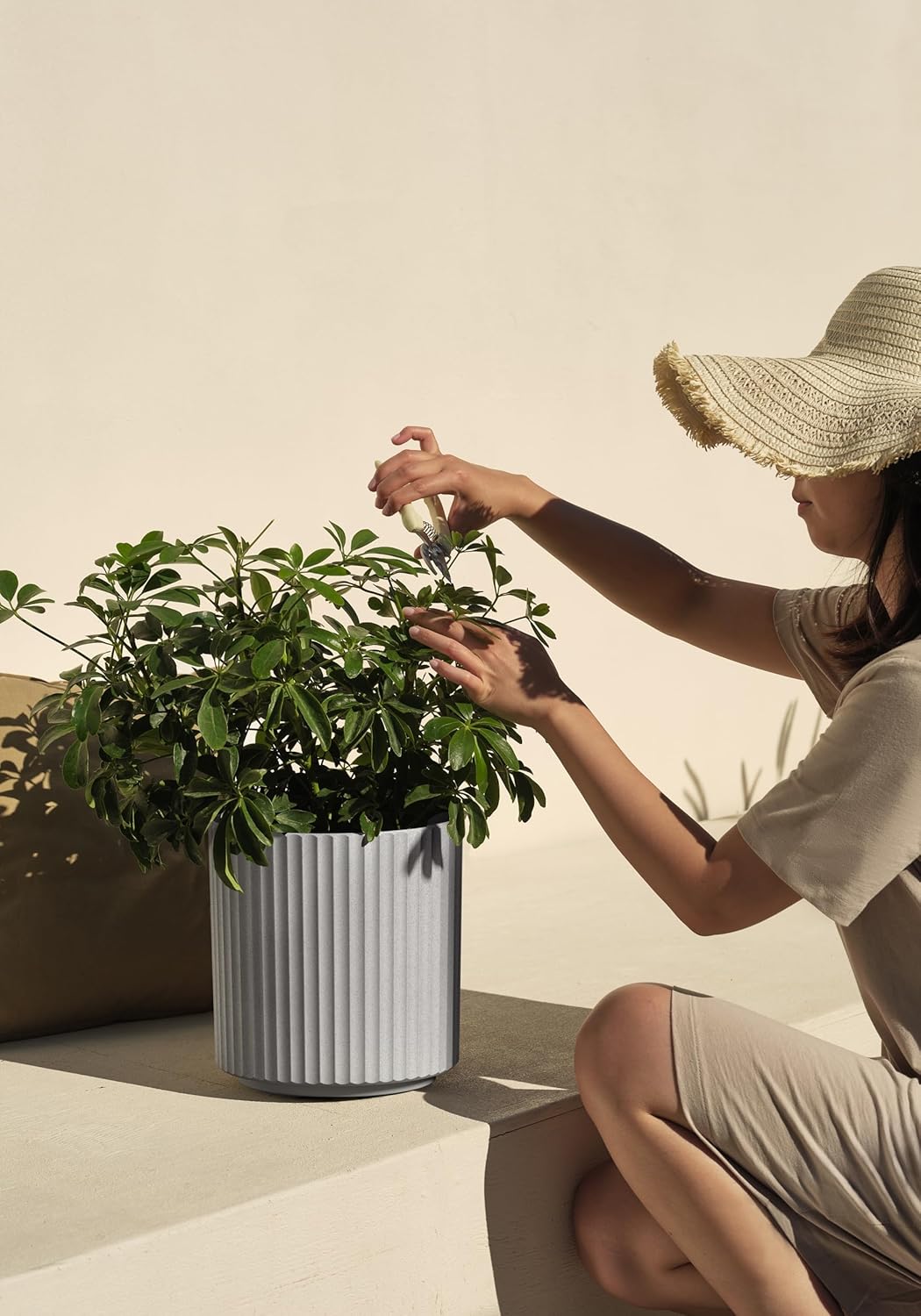 Veradek Demi Series Round Planter for Porch, Patio, Backyard | Durable Plastic-Stone Composite Material | Modern Décor for Tall Plants, Flowers