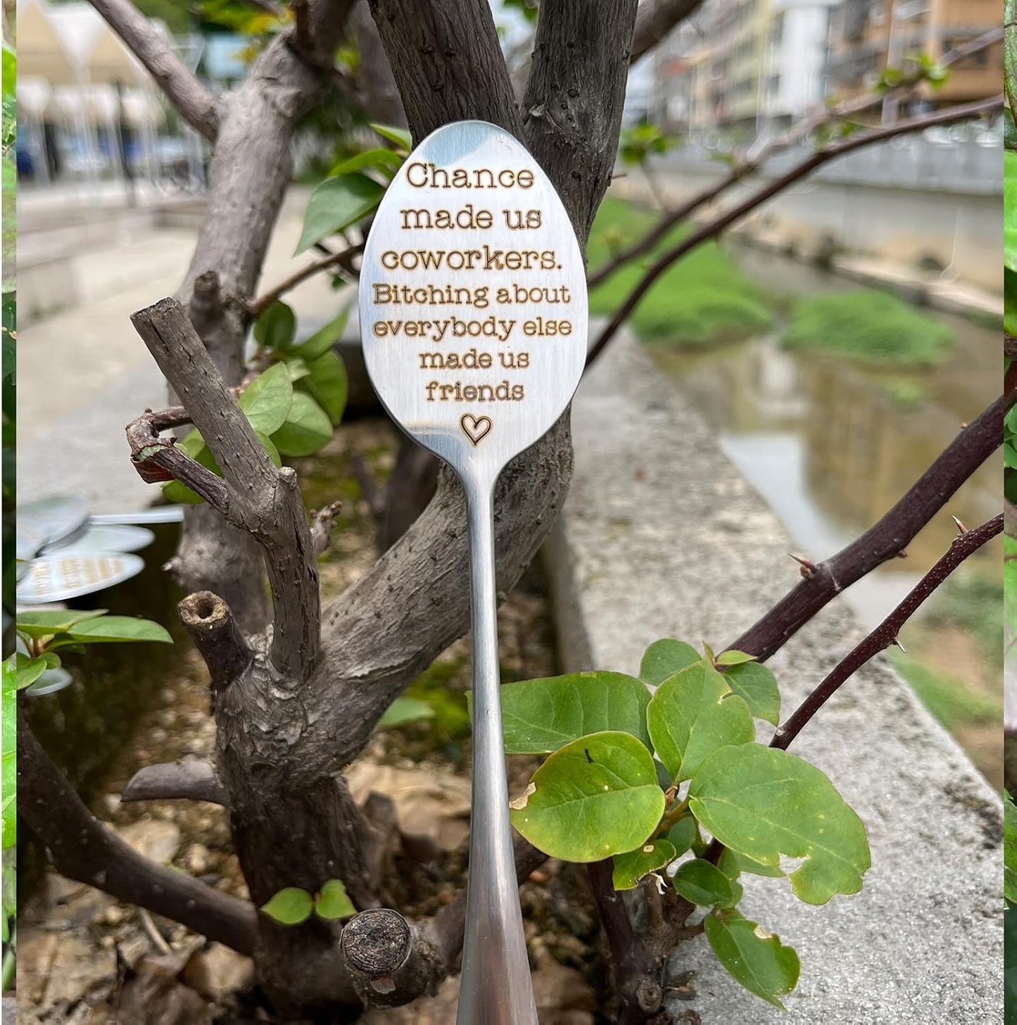 Garden Plant Marker Friendship Gift for Women Gardeners, Plant Stake Label Sign Tag Gardening Gifts for Woman Plant Lovers, Metal Garden Decoration (Made Us Friends)