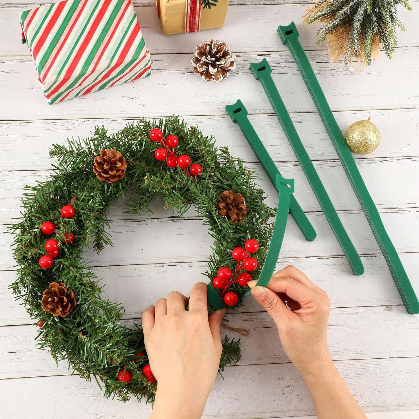 100 Pcs Christmas Garland Ties 7.87Inch Adjustable Holiday Garland Twist Ties for Holiday Halloween Tree Wreath Party Yard Wall Doorway Reusable Nylon Garden Cable Straps Decoration(Green)