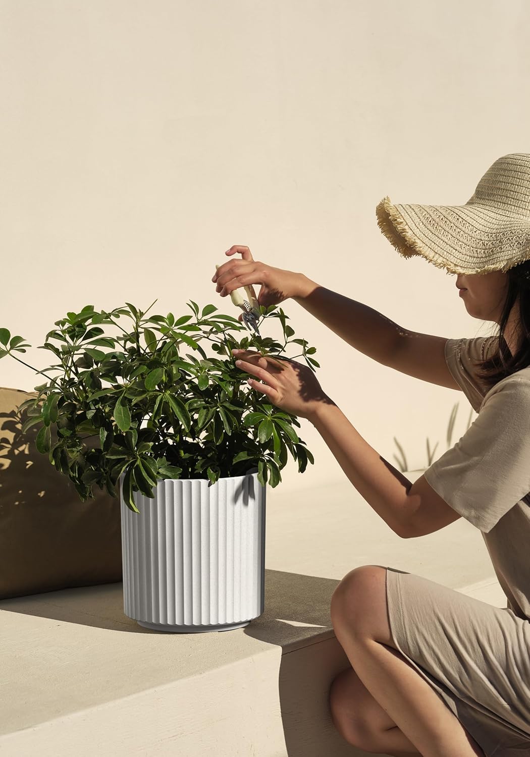 Veradek Demi Series Round Planter for Porch, Patio, Backyard | Durable Plastic-Concrete Material | Modern Décor for Tall Plants, Flowers