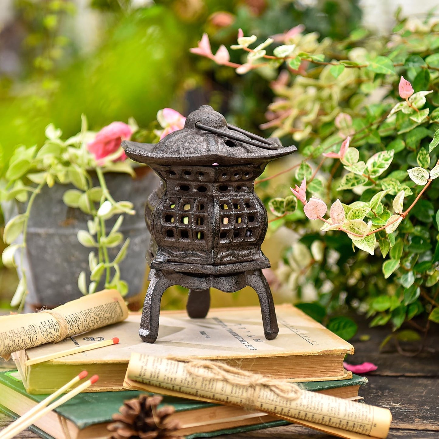 Sungmor Cast Iron Candle Holder, Decorative Garden Hanging Lantern, Vintage Tabletop Tealight Candle Holder, Home Porch Patio Decor, Candle Stand for Votive Candle, Flameless Candle