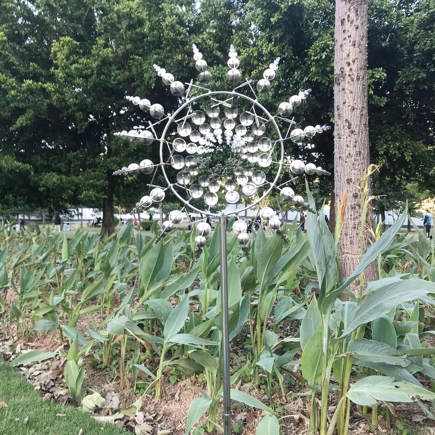 Unique and Magical Metal Windmill, 3D Wind Kinetic Sculpture, Wind Spinner Solar, Lawn Solar Wind Spinners for Yard and Garden, Wind Catchers Metal Outdoor Patio Decoration (1 PCS -Silver)