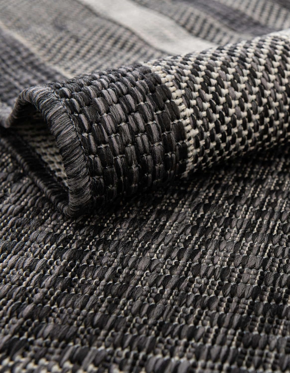 Unique Loom Outdoor Border Collection Area Rug - Soft Border (5' 3" Octagon, Black/ Ivory)