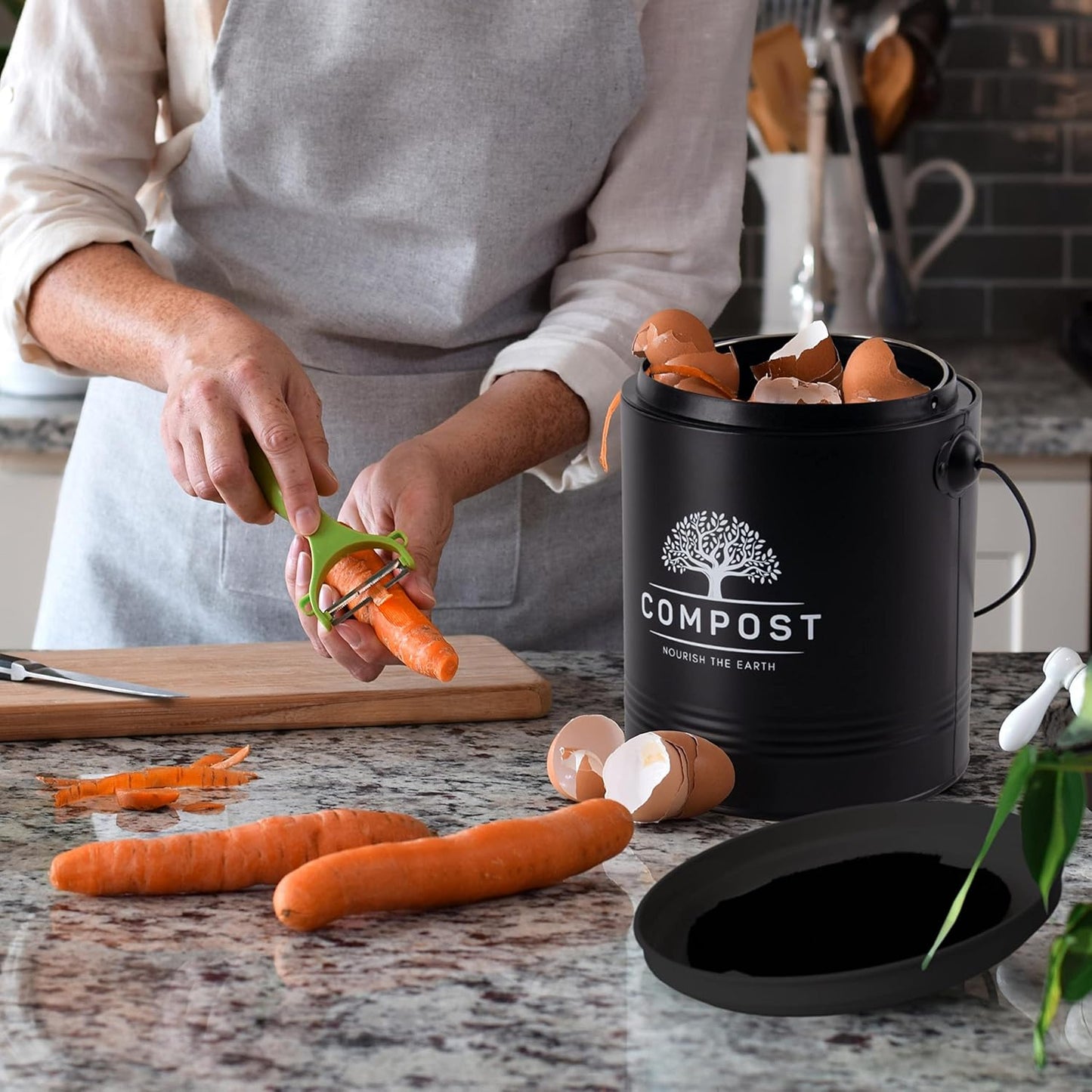 Perfnique Kitchen Compost Bin, 1.3 Gallon Countertop Compost Bin with Lid, Indoor Compost Bucket Includes Inner Bucket Liner and Carbon Filter, Small Compost Bin with Trash Bags (with Bags, Black)