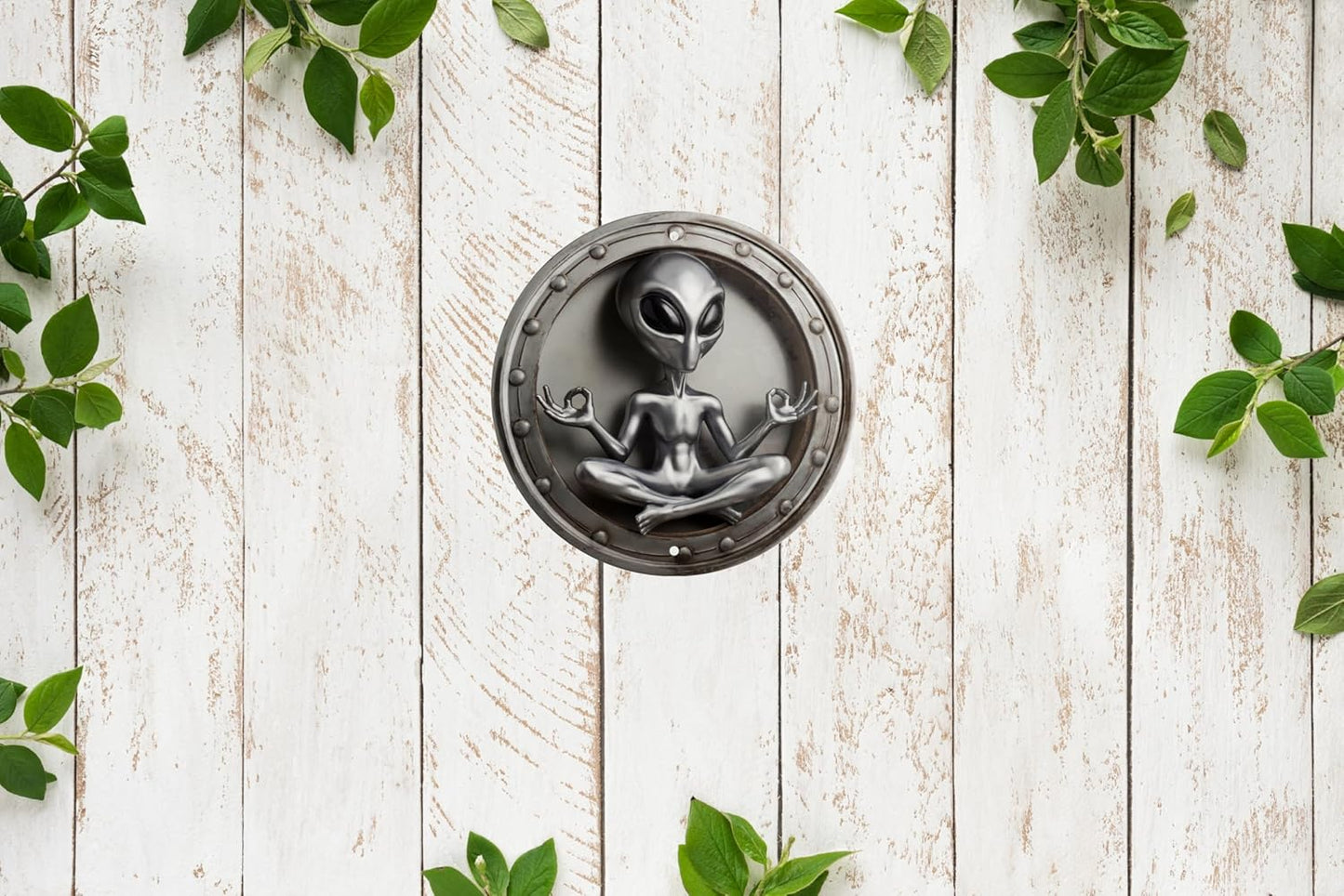 Alien Yoga Metal Wall Art Round Vintage Extraterrestrial Meditation Decorative Sign Home Decoration Unique Sci-Fi Theme Decor Room Decor 8x8 In