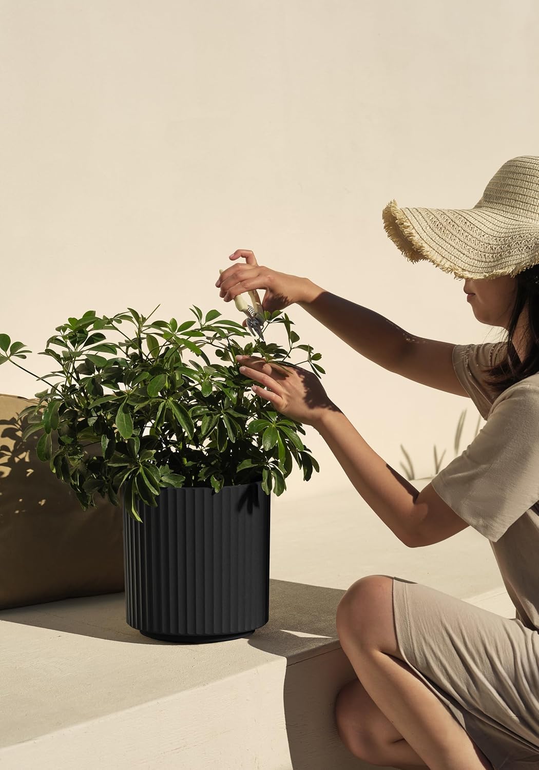 Veradek Demi Series Round Planter for Porch, Patio, Backyard | Durable Plastic-Concrete Material | Modern Décor for Tall Plants, Flowers