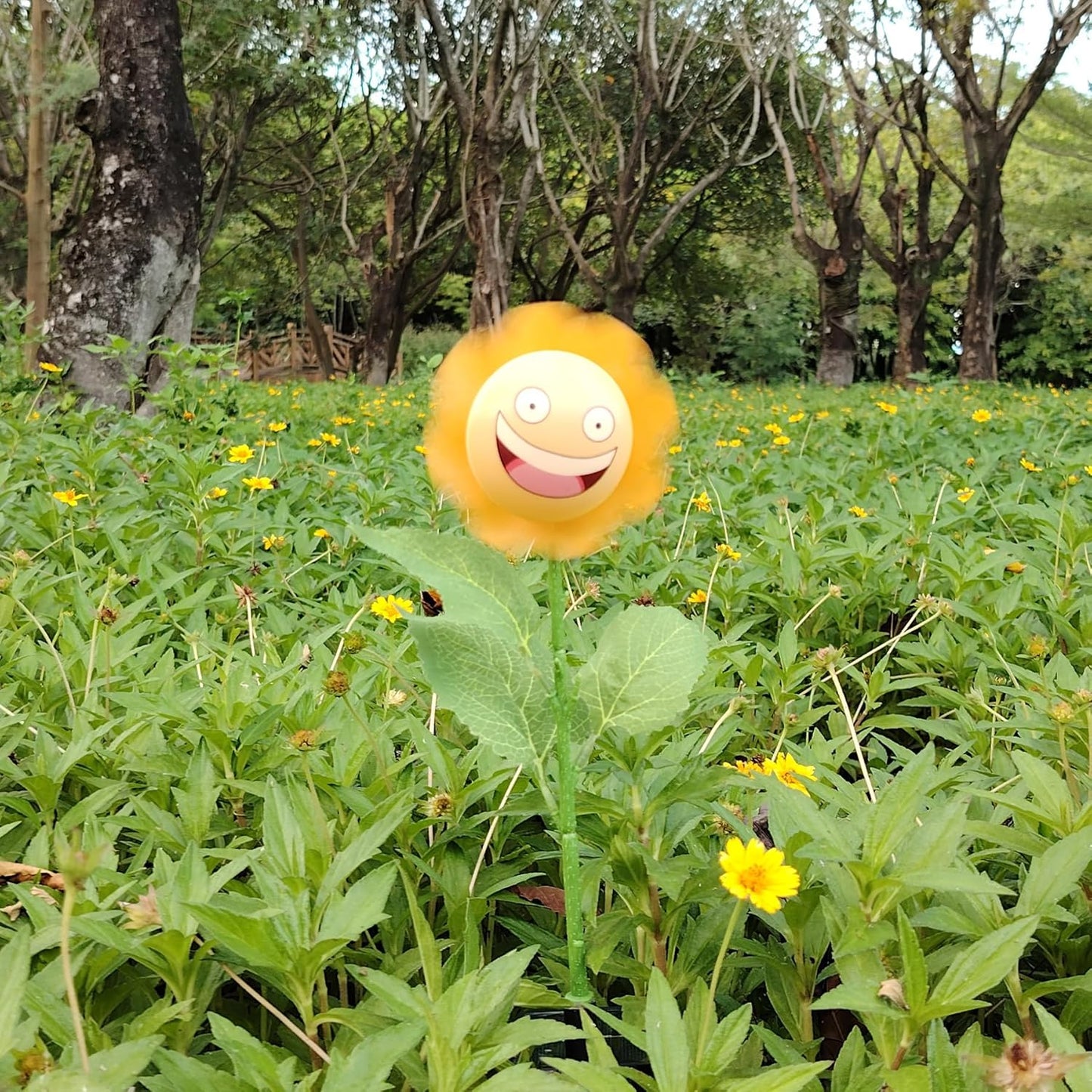 Single Pack Personified Bobble Face Wind Spinners Sunflower Solar Light Outdoor with Funny Smiling Face - Garden Decor Gift, Waterproof Auto-On/Off Pathway, Lawn, Yard Stake Light for Decorations