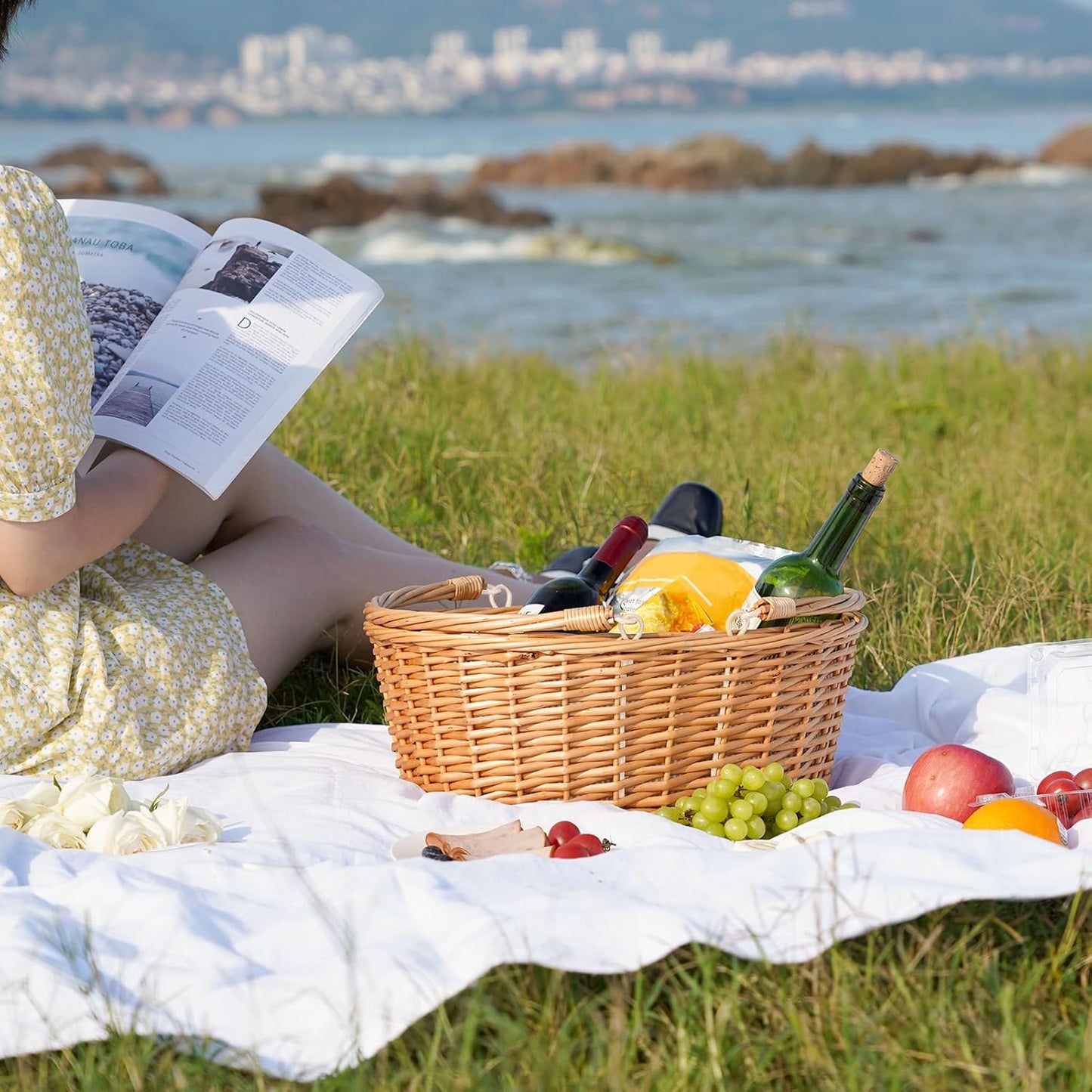 Wicker Picnic Basket with Double Folding Handles, Natural Large Willow Hamper Empty Basket Cheap Easter Eggs Candy Storage Wine Basket for Toy, Flower, Wedding（White 16inch）