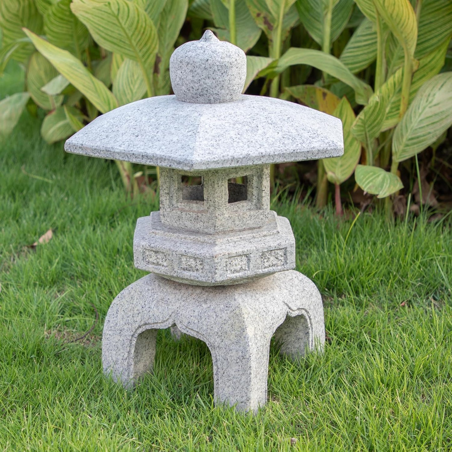 Natural Granite Japanese Garden Decorations - Pagoda Lanterns and Statues