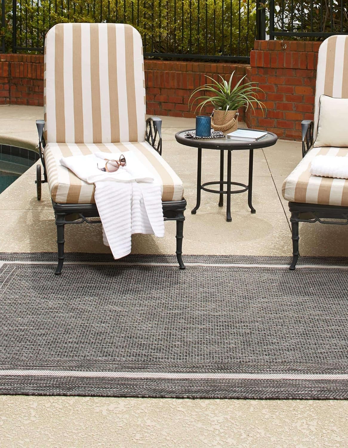 Unique Loom Outdoor Border Collection Area Rug - Soft Border (3' 3" x 5' 3" Rectangle, Black/ Ivory)
